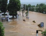 安徽暴雨多地内涝严重：淮南24小时降雨量189.7mm居全国榜首