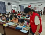 东至县香隅镇小学暑期课堂：大学生志愿者带来的七彩假期体验