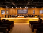 青岛西海岸新区人社局举办社保沙龙进企业活动，发放百余份宣传资料