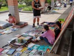 合肥增知旧书店老板朱传国高校义卖旧书 温暖城市文化地标