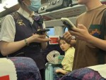 高铁紧急时刻：安徽中医药大学新生秦鸣蔚与老师齐亚军联手救助突发疾病乘客