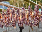安徽年末腊味飘香：探秘大别山区六安市的腊味制作习俗