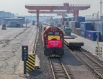 2024年我国铁路快捷物流示范班列正式开行，洋浦港集装箱吞吐量突破200万标箱
